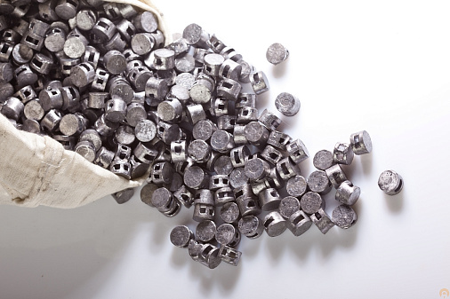 Пломба свинцовая (упаковка 10кг)  высота: 6,5 мм, диаметр 10 мм, отверстие 3 мм.